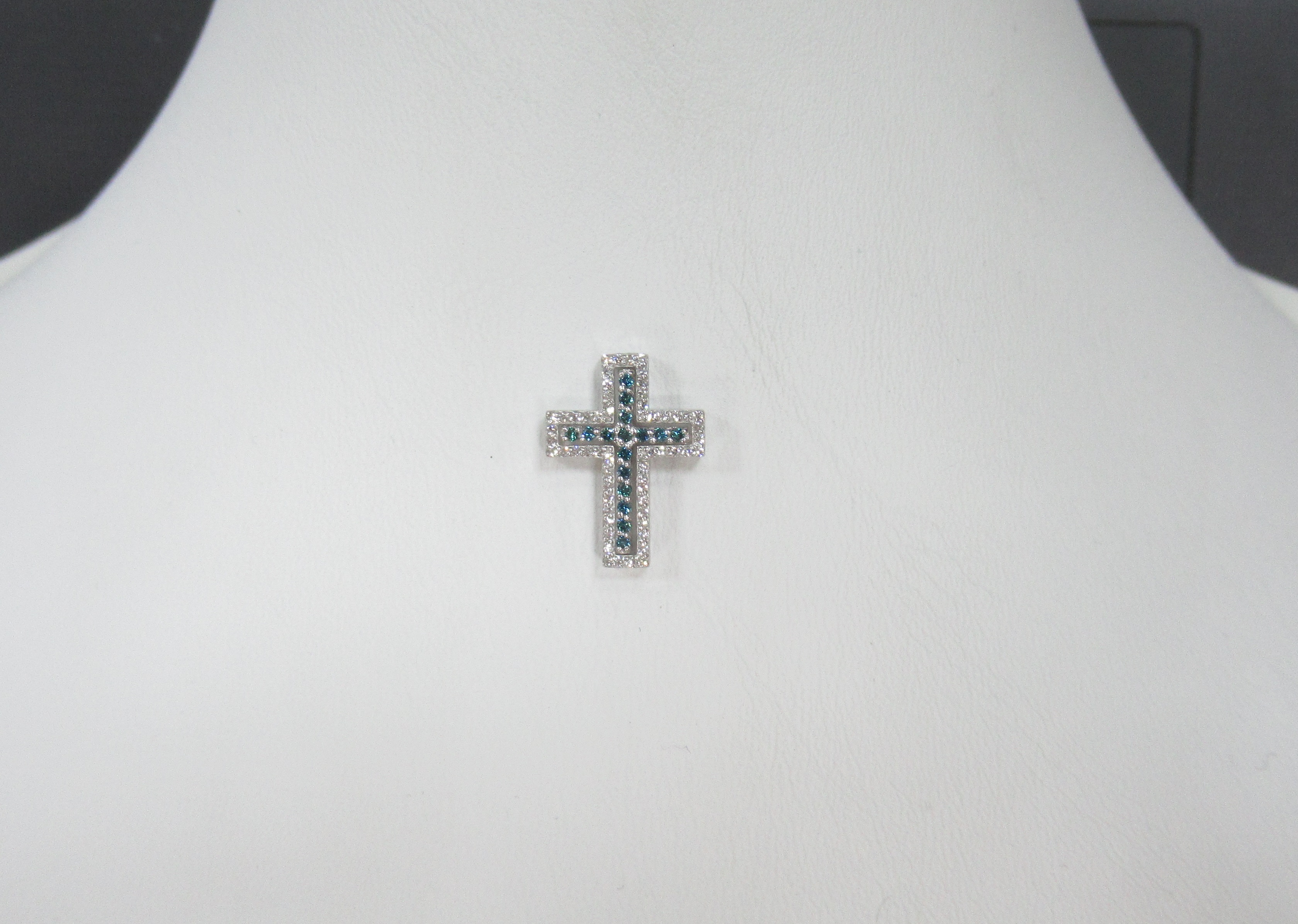 Подвеска-крест из белого золота с голубыми бриллиантами